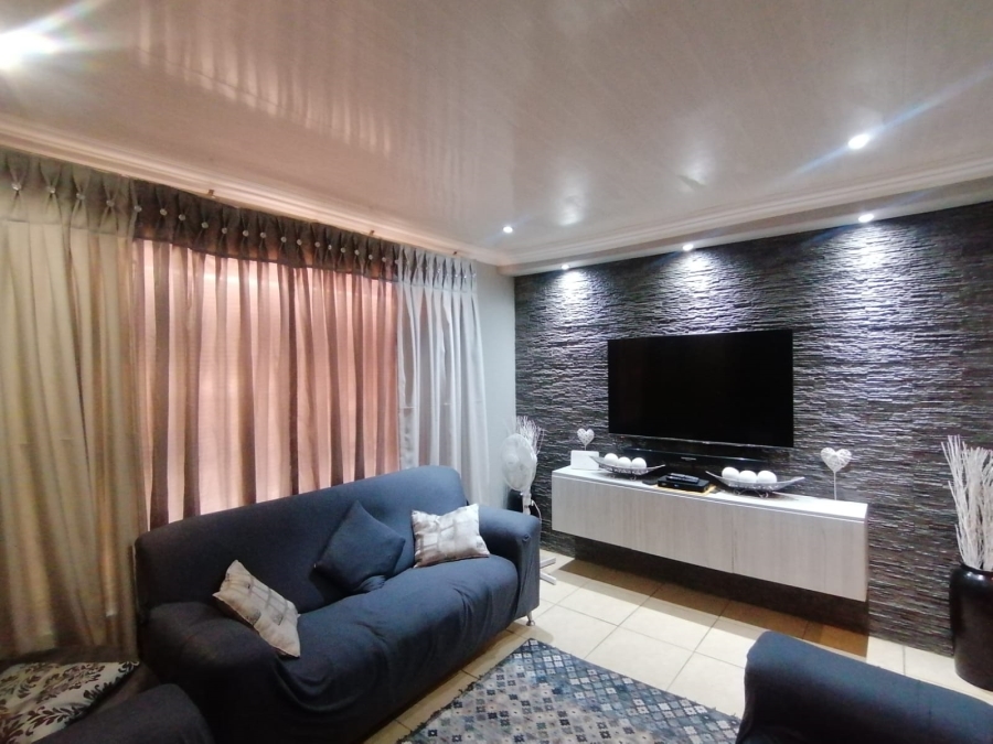 3 Bedroom Property for Sale in Kanana North West